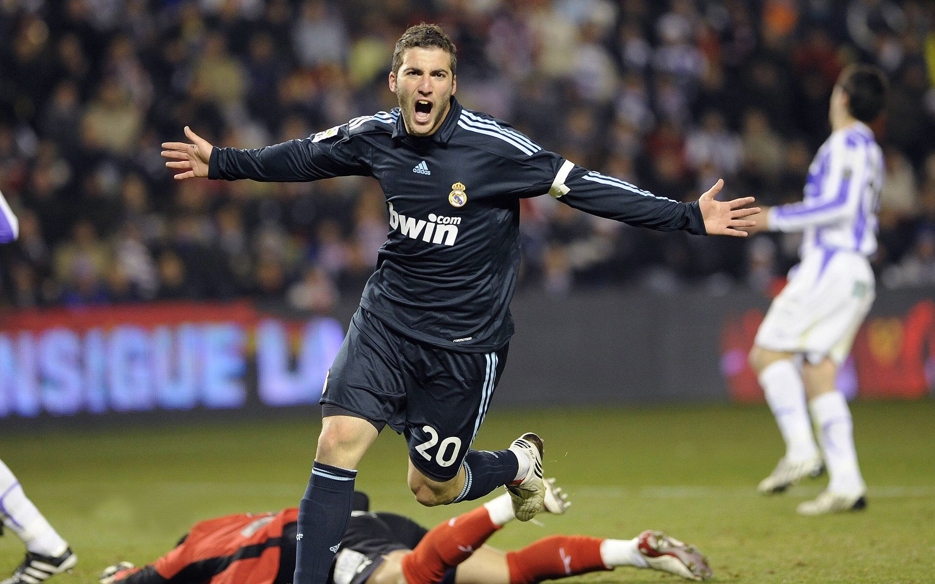 中超多地球迷文化节同步开启增强城市参与感，中超球迷数量